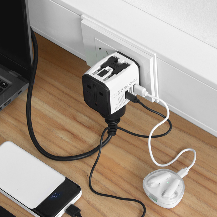 Adaptador universal TRAVIS.